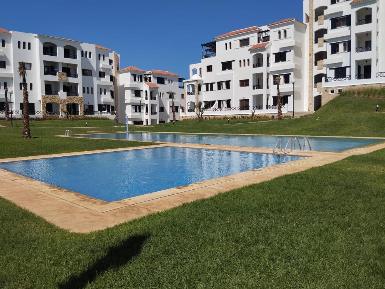 Lilac'S Garden Vue Piscine M'dik Exterior foto