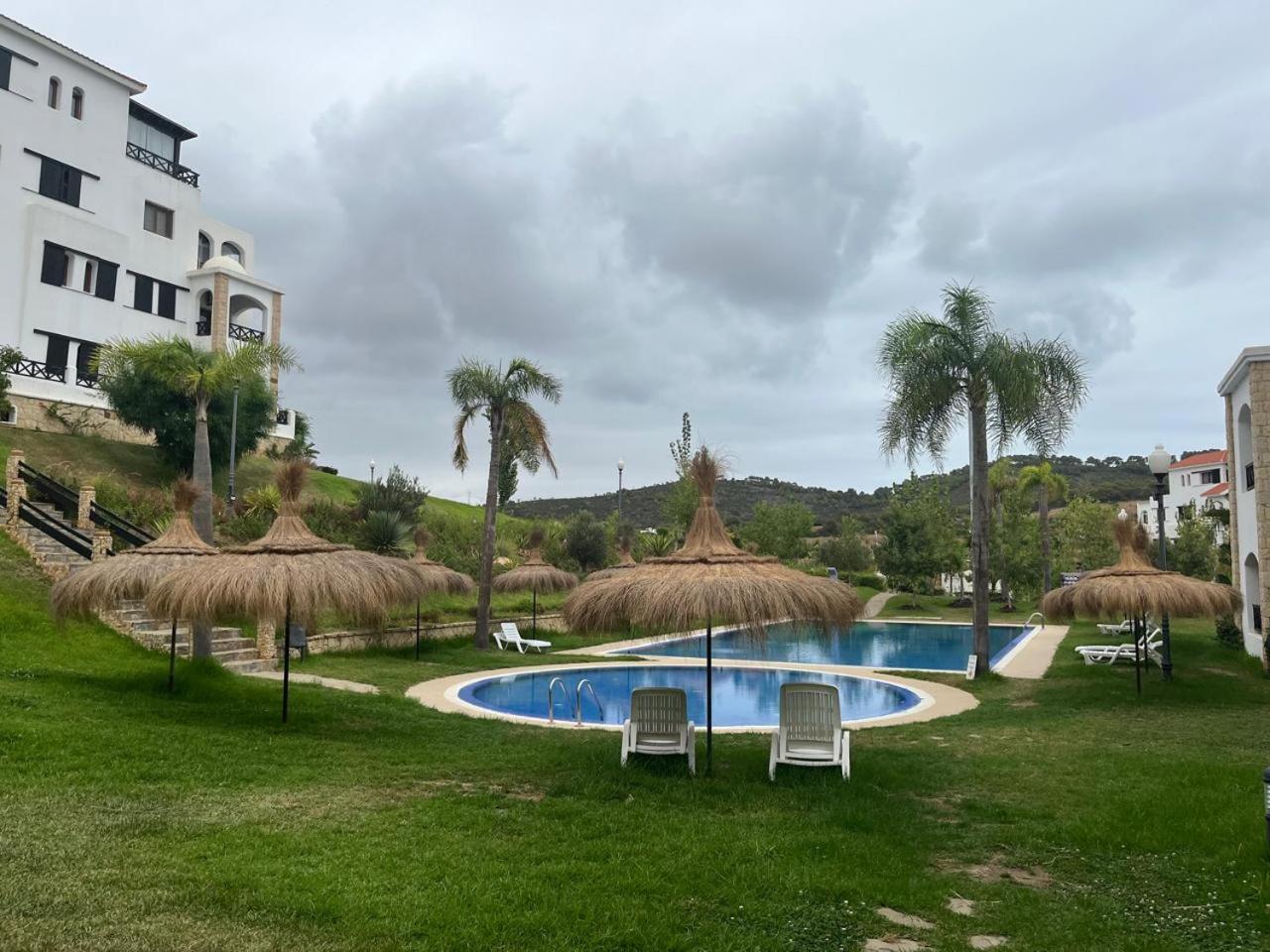 Lilac'S Garden Vue Piscine M'dik Exterior foto