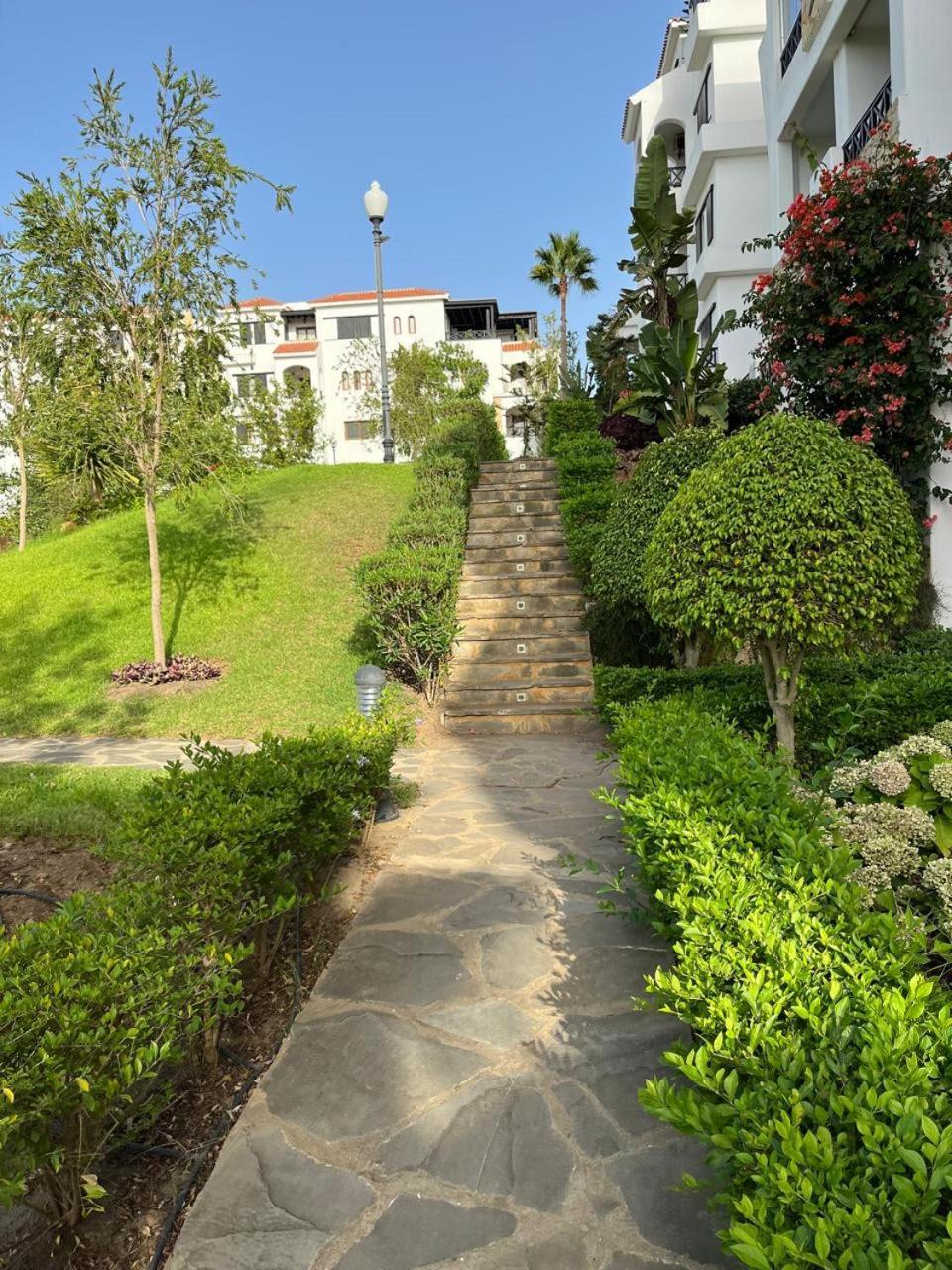 Lilac'S Garden Vue Piscine M'dik Exterior foto