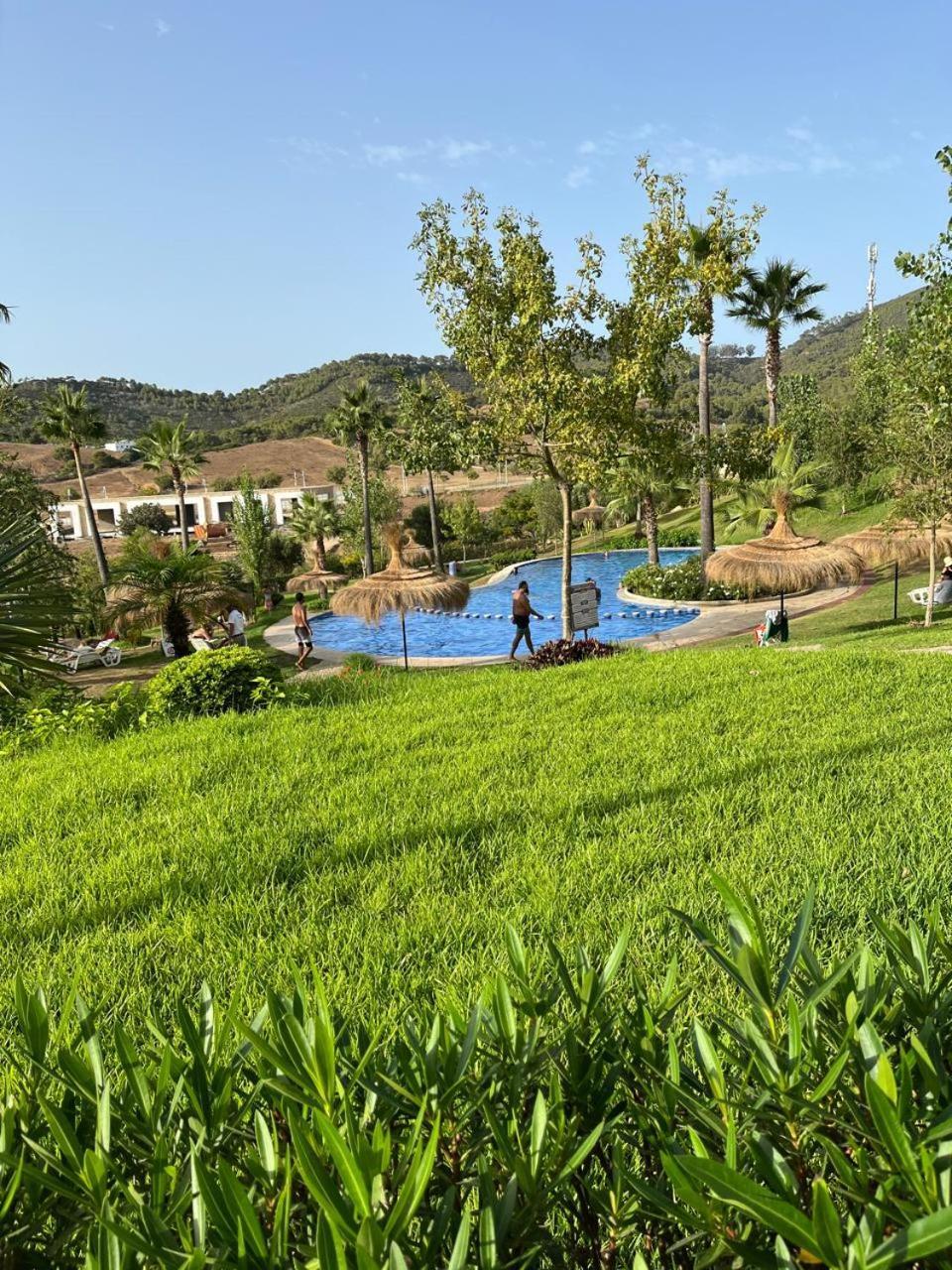 Lilac'S Garden Vue Piscine M'dik Exterior foto